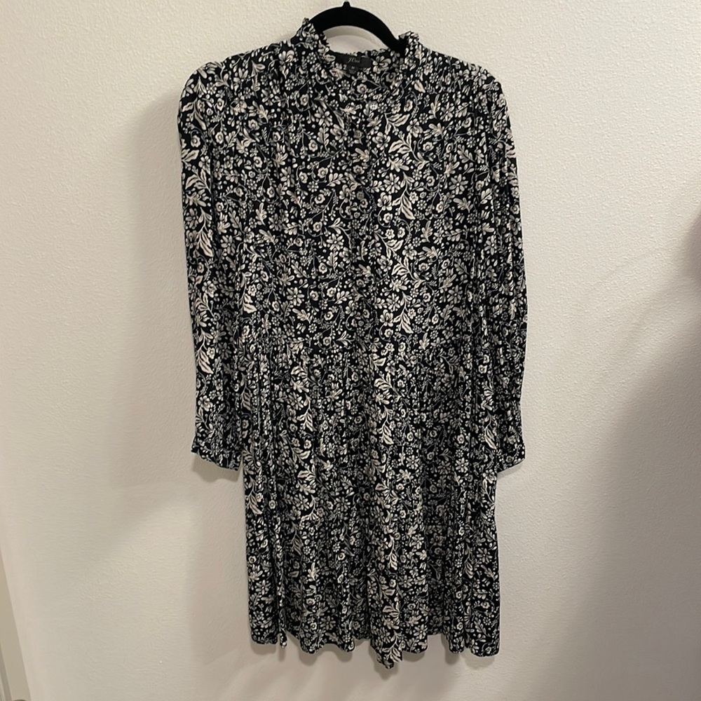 Jcrew black and white peasant dress. Size M